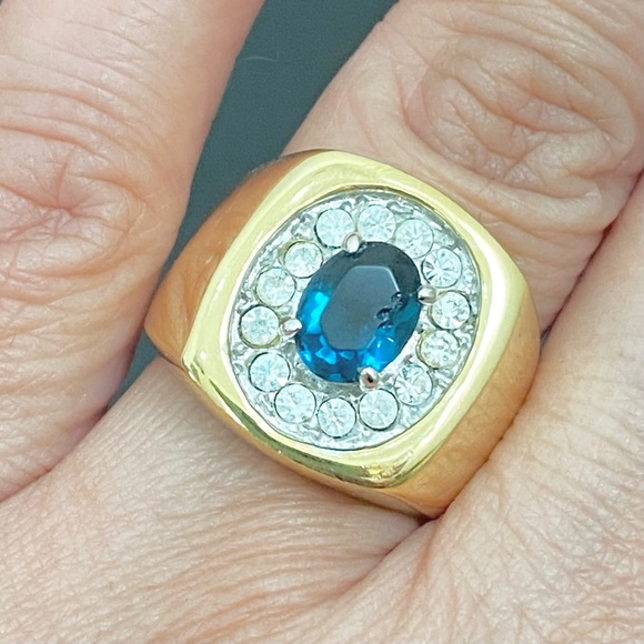Vintage Unsigned Gold-tone Blue Sapphire CZ Stones Unisex Ring Size 8 - Picture 3 of 14